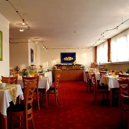 By Celina Hagen (Arnsberg)